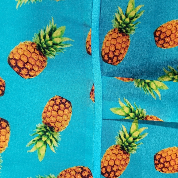 Alice + Olivia pineapple blouse - Picture 5 of 7